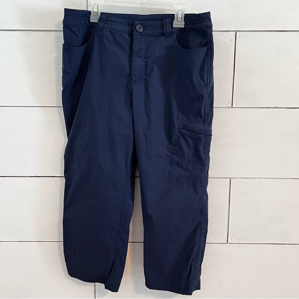 Eddie Bauer Navy Blue Hiking Capri Pants. Size 6. Excellent Used Condition.